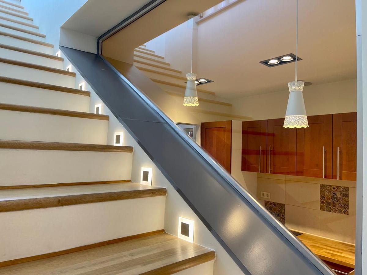 Penthouse W Private Rooftop And Free Parking Appartement